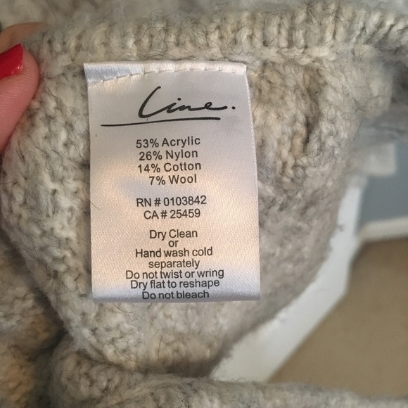 Line color blocked poncho - Picture 4 of 4